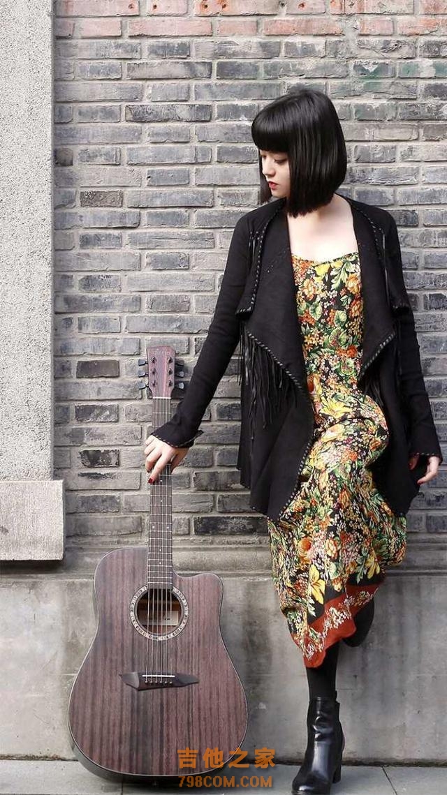 不是怕“撞衫”而是生而不凡；颜值、实力俱佳 ---弟那729吉他