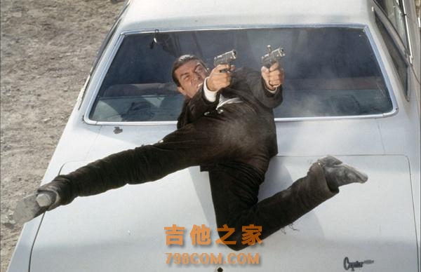 一言不合就开枪，小心电影里的吉他歌手！