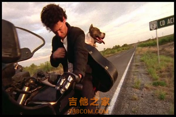 一言不合就开枪，小心电影里的吉他歌手！