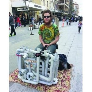 外媒:伦敦街头艺人禁用扰民乐器 风笛电吉他上榜 