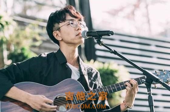 你这么喜欢民谣，你一定是个有故事的姑娘吧？