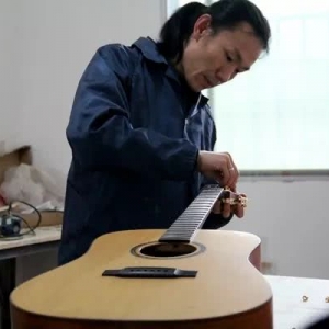扎佐手工吉他制作匠人吴勇：把爱好做成了职业