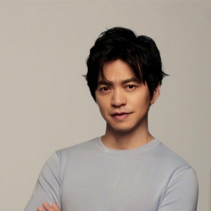43岁李健拿着吉他唱山歌，依然是17年前，风度翩翩的水木年华 ...