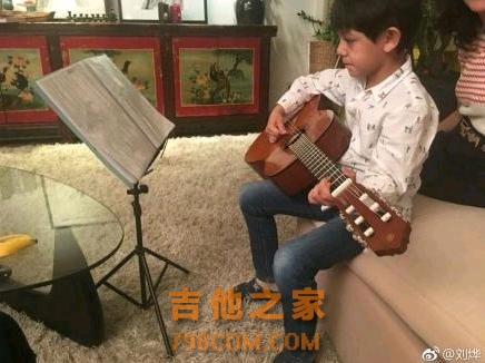 萌娃才艺惊人：诺一弹吉他，大俊走向国际，看完王诗龄不会再黑她