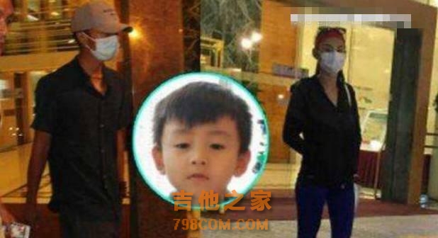 谢霆锋探望张柏芝母子 父子罕见合体玩吉他！