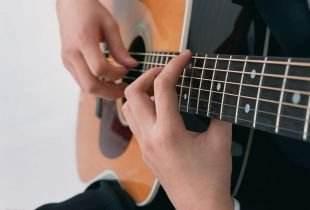 教你一招，轻松推算吉他各调音阶与和弦级数！