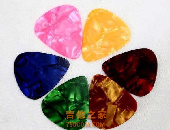 小拨片大学问！想要吉他音色更好听，你的拨片选对了吗？