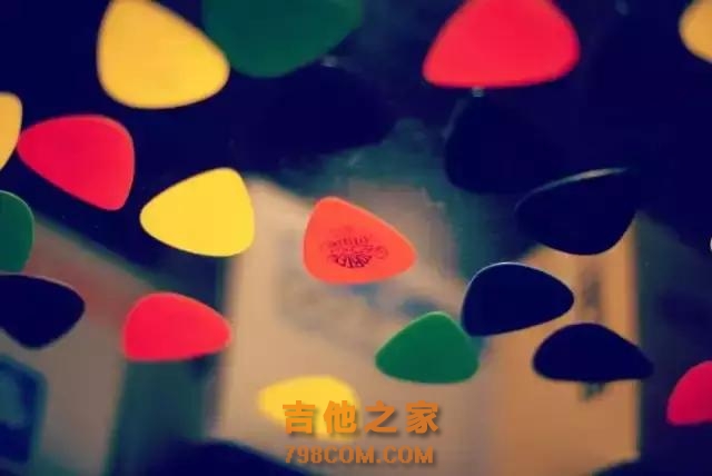 新手学吉他必看-如何挑选吉他 购买吉他