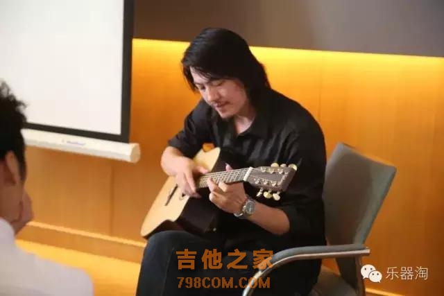 初学吉他琴友该如何选购吉他
