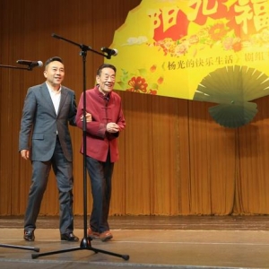 杨议4岁学艺，80年代以吉他相声走红，获首届侯宝林金像奖