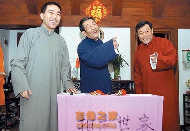 杨议4岁学艺，80年代以吉他相声走红，获首届侯宝林金像奖