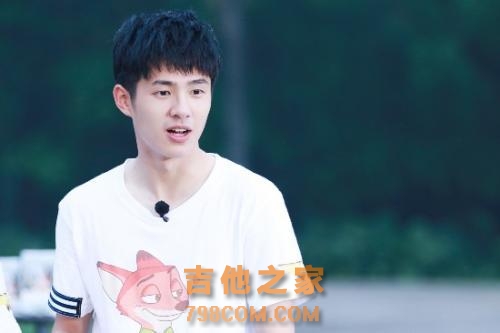 高能少年团今晚开播，杨紫助阵张一山王俊凯吉他弹唱魅力十足
