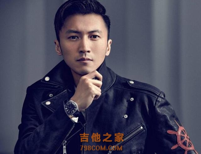 谢霆锋王菲八千万婚房被曝光，谢霆锋大秀一字马，练吉他练出伤！