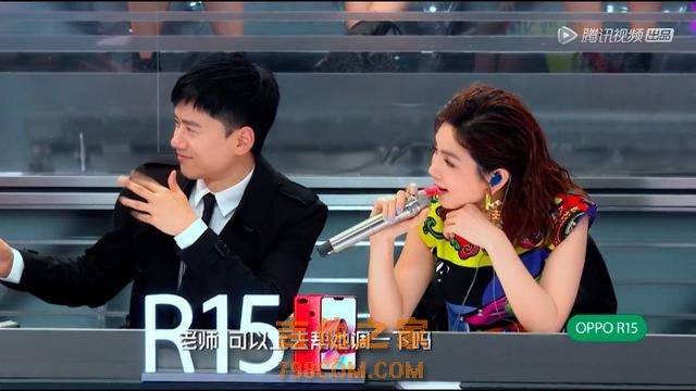 她是星二代，张杰夸她眼睛大，胡彦斌听出调差为她单膝跪地调吉他