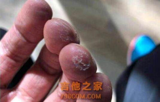 谢霆锋苦练吉他磨破手指头 回归歌坛劲爆开唱 能否再创辉煌