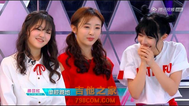 焦恩俊之女焦曼婷，张杰夸她眼睛大，胡彦斌单膝跪地帮她调吉他
