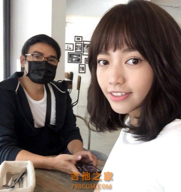 焦恩俊之女焦曼婷，张杰夸她眼睛大，胡彦斌单膝跪地帮她调吉他