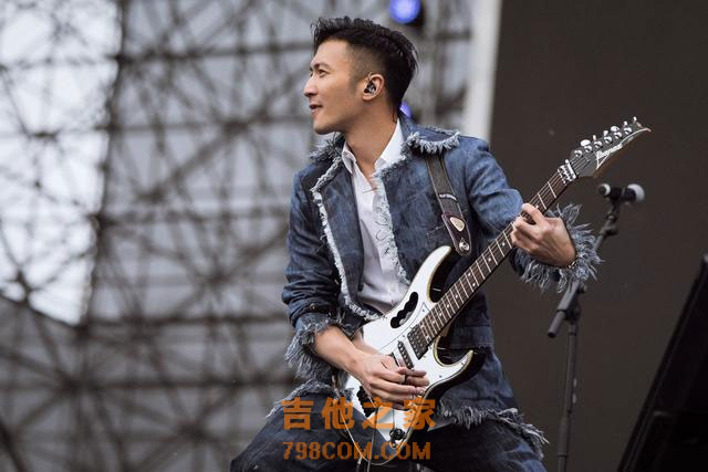 谢霆锋格莱美音乐节吉他SOLO燃爆全场，计划明年办巡演设户外场