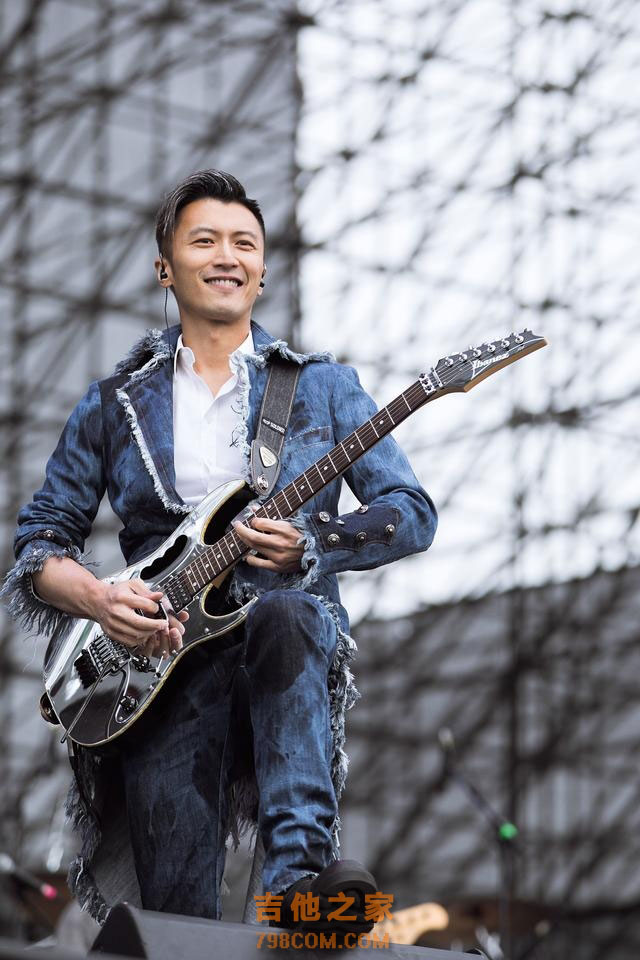 谢霆锋格莱美音乐节吉他SOLO燃爆全场，计划明年办巡演设户外场