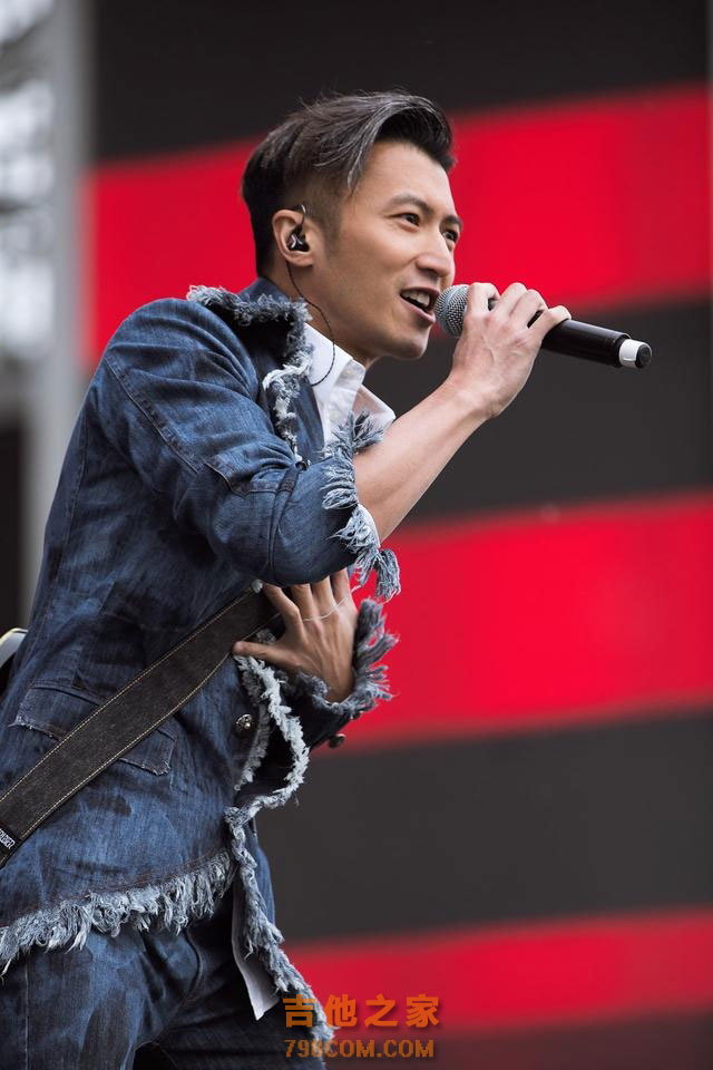 谢霆锋格莱美音乐节吉他SOLO燃爆全场，计划明年办巡演设户外场