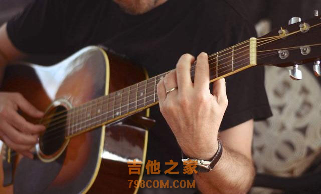 不怕手残！教你几招，突破吉他初学左右手配合不协调的问题