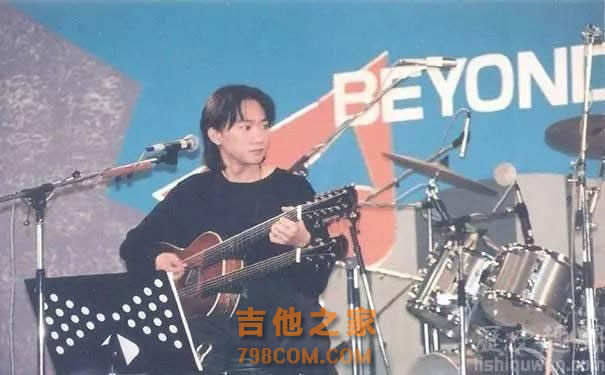 穷孩子17岁才得到第一件乐器旧吉他，开始学习音乐，14年成为大师