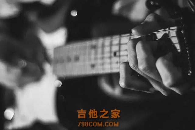 民谣：一把吉他弹出诗意和远方