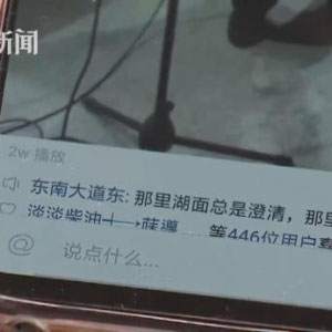 学校保安大叔弹吉他成网红 他还想组自己的乐队