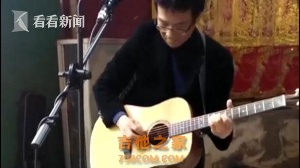 学校保安大叔弹吉他成网红 他还想组自己的乐队