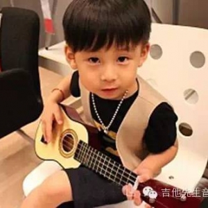 如何给ukulele换弦