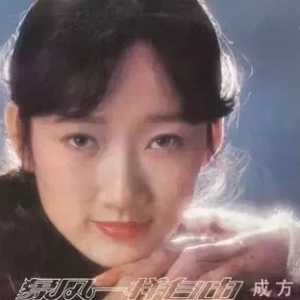 她是文艺青年鼻祖,一把吉他唱尽童年,如今活得云淡风轻... ... ...