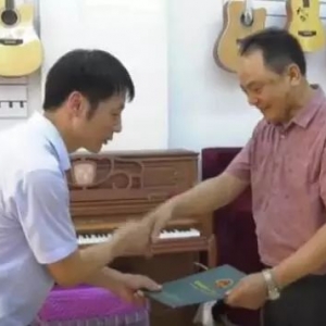 我县一市民获得吉他发明专利