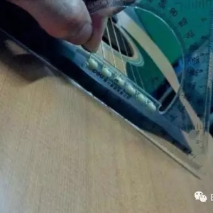吉他面板鼓起算是质量问题吗?