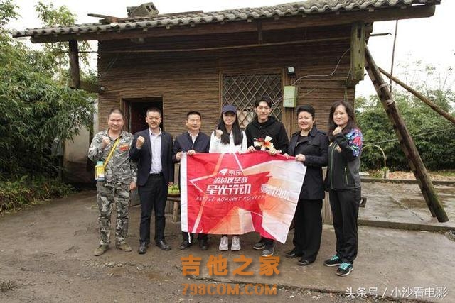 姚晨送大鹏吉他，敲定《缝纫机乐队2》在这拍！