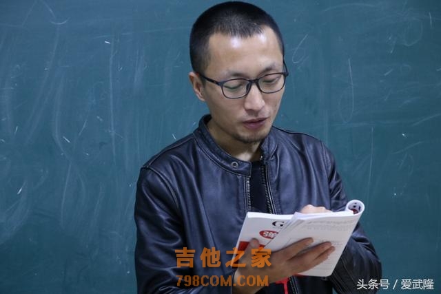 一把吉他一个梦，见证这位武隆80后到职业摇滚乐手的蜕变