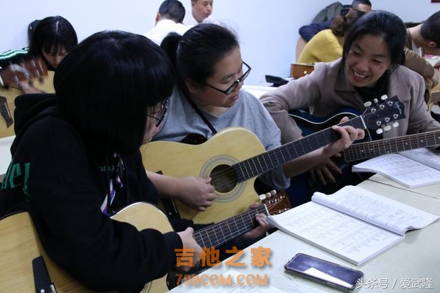 一把吉他一个梦，见证这位武隆80后到职业摇滚乐手的蜕变