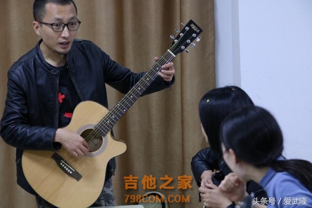 一把吉他一个梦，见证这位武隆80后到职业摇滚乐手的蜕变