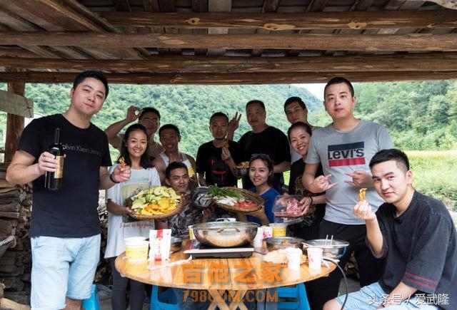 一把吉他一个梦，见证这位武隆80后到职业摇滚乐手的蜕变