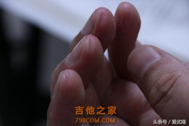 一把吉他一个梦，见证这位武隆80后到职业摇滚乐手的蜕变