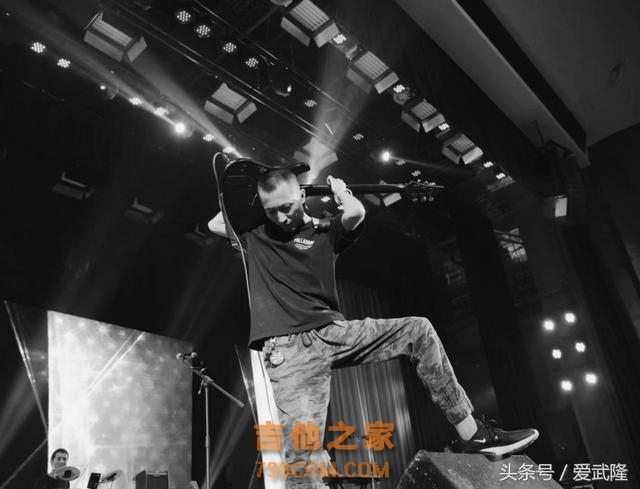 一把吉他一个梦，见证这位武隆80后到职业摇滚乐手的蜕变