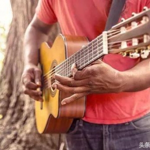 听到一首歌马上就能用吉他伴奏是怎样炼成的？