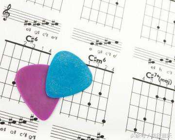 听到一首歌马上就能用吉他伴奏是怎样炼成的？