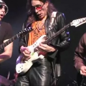 Steve Vai领衔超级吉他组合,惊艳合奏波西米亚狂想曲致敬经典! ... ...