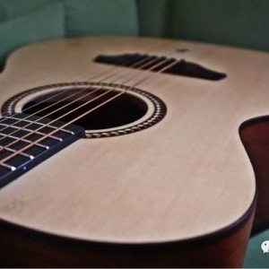 GEEK智能吉他评测：从音乐菜鸟到大神的一步升级