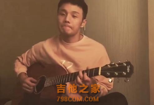 李荣浩秀恩爱太甜了 弹吉他喊话杨丞琳