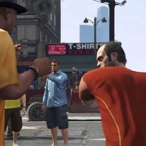 崔佛在《给他爱》里砸了街头歌手的吉他，现实中也不过如此 ...