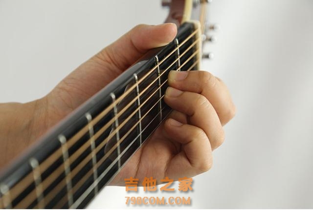 吉他怎么学？精简细讲吉他弹奏方法，给自学或初学的朋友们