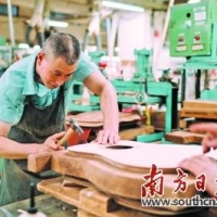 小吉他弹出大产业