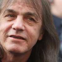 AC／DC纪念已故吉他手：希望他的精神激励新一代人
