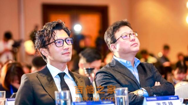 摔吉他，深陷顶包案，与大11岁天后恋爱，谢霆锋的那些叛逆岁月